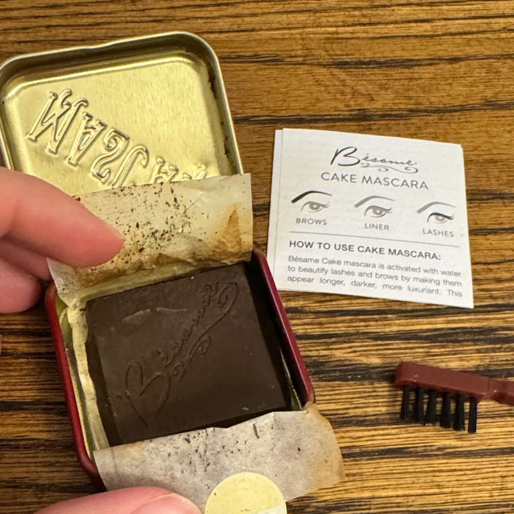 Besame Brown 1920 Cake Mascara
